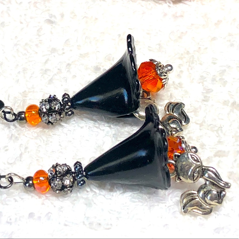 🐈‍⬛Cute Hand painted Black hat cat earrings-gold, pretty/goth/Halloween